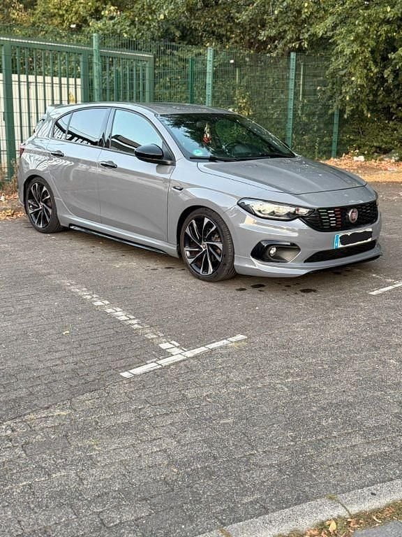 Grau Gebraucht 2019 Fiat Tipo Sport Limousine | 13.000 € (Etwas zu teuer) - Bild 1/4