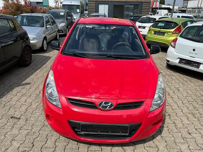 Gebraucht Hyundai i20 Classic 77 PS (56 kW) 2011 Rot Kleinwagen