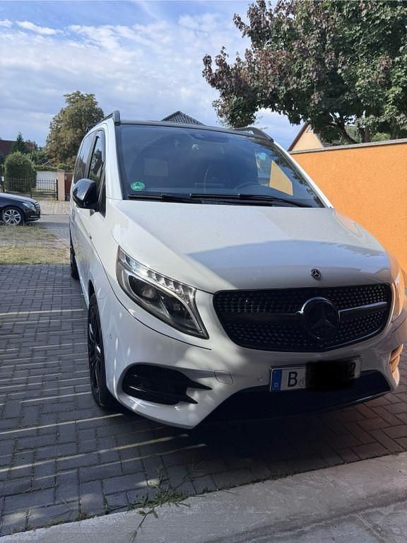 Weiß Gebraucht 2018 Mercedes V250 AMG line Van / Kleinbus | 44.500 € (Superpreis) - Bild 1/4