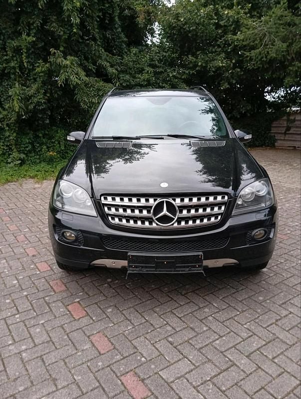 Gebraucht Mercedes ML280 Edition 1 190 PS (139 kW) 2008 Schwarz SUV