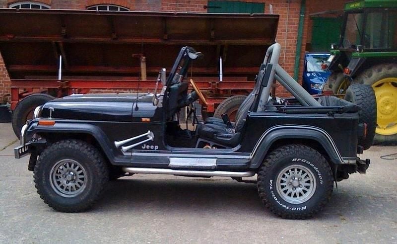 Second-hand Jeep Wrangler 178 CP (130 kW) 1991 Negru SUV