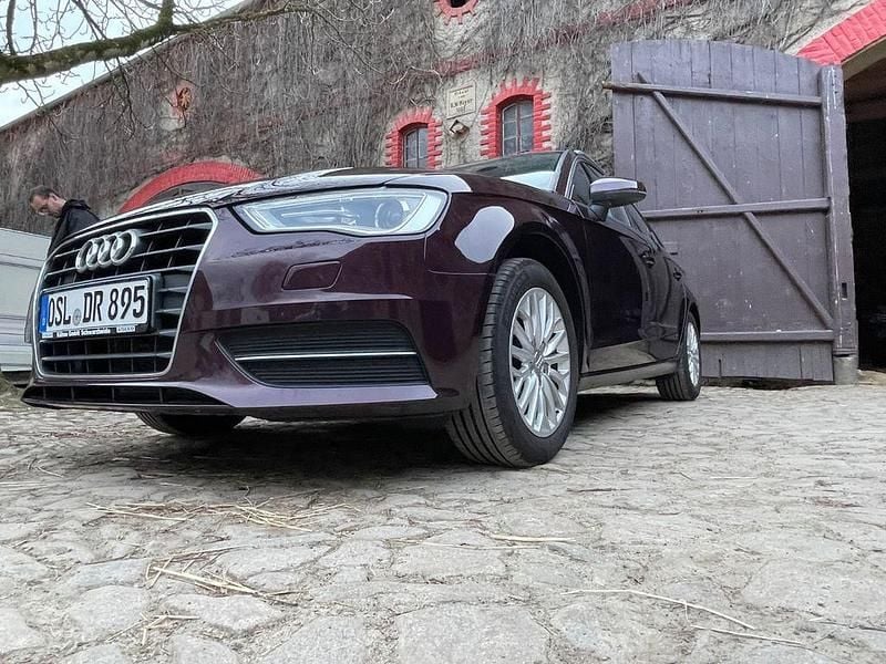 Gebraucht Audi A3 Attraction 150 PS (110 kW) 2014 Violet Limousine