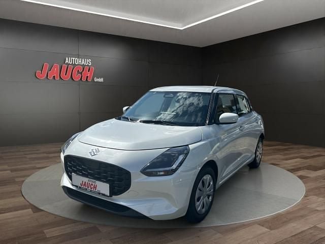 Weiß Neu 2025 Suzuki Swift Club Kleinwagen | 16.990 € - Bild 1/4