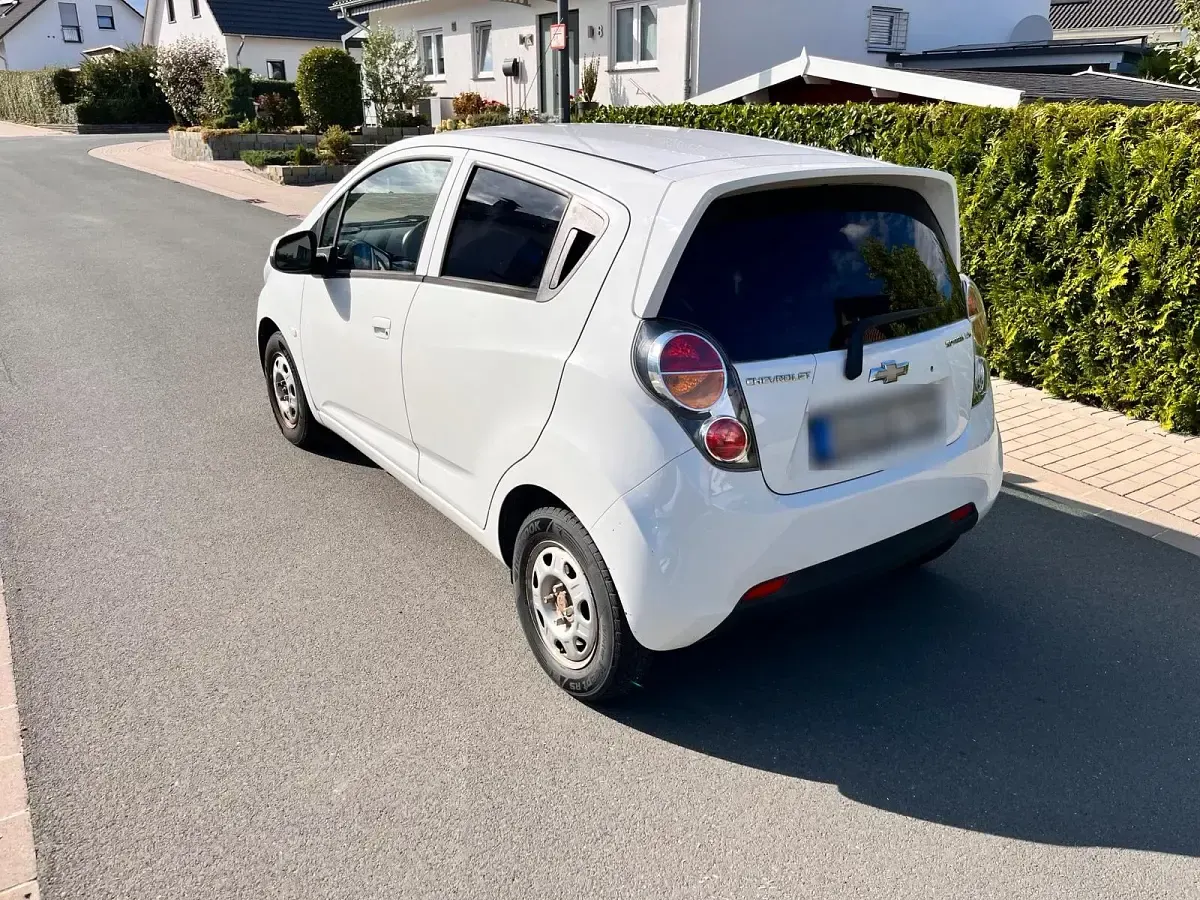 Gebraucht Chevrolet Spark 68 PS (50 kW) 2012 Weiß Kleinwagen