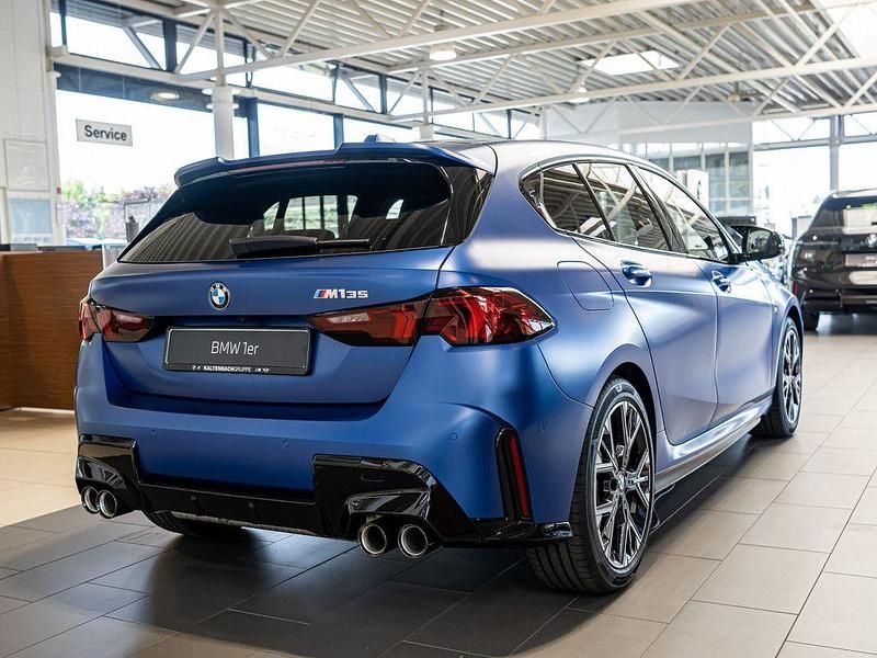 Neu BMW M135 Performance 300 PS (220 kW) 2025 Blau Kleinwagen