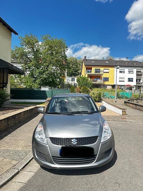 Grau Gebraucht 2011 Suzuki Swift Kleinwagen | 4.199 € (Fairer Preis) - Bild 1/4