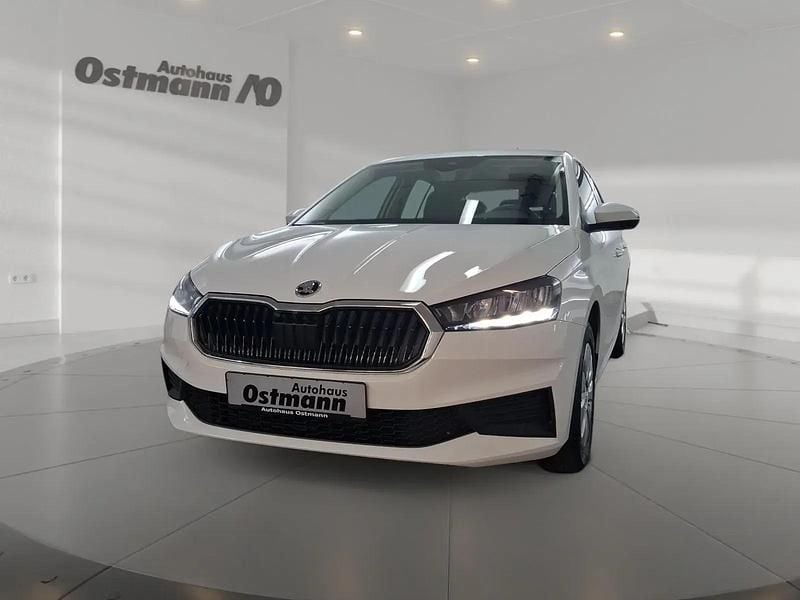 Candyweiss Gebraucht 2022 Skoda Fabia Ambition Limousine | 13.910 € (Guter Preis) - Bild 1/4