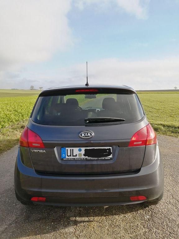 Gebraucht Kia Venga Attract 125 PS (91 kW) 2013 Grau Kleinwagen