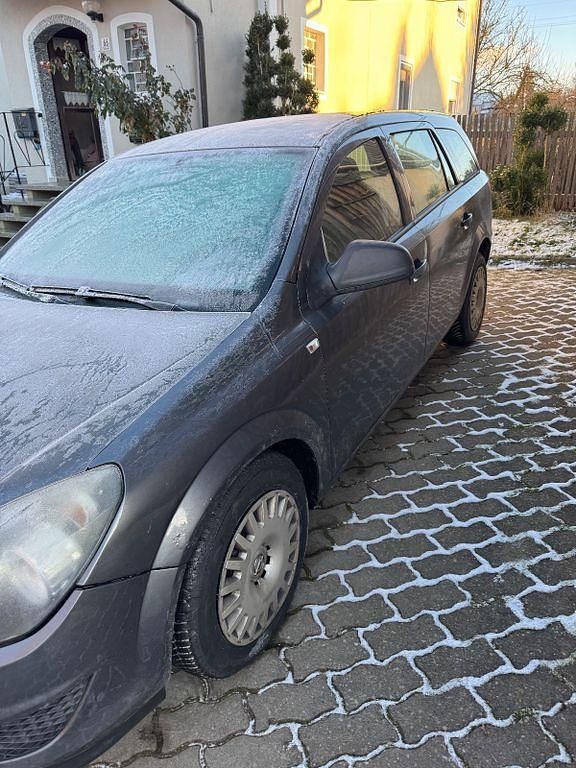 Grau Gebraucht 2009 Opel Astra Edition Limousine | 1.200 € (Superpreis) - Bild 1/4