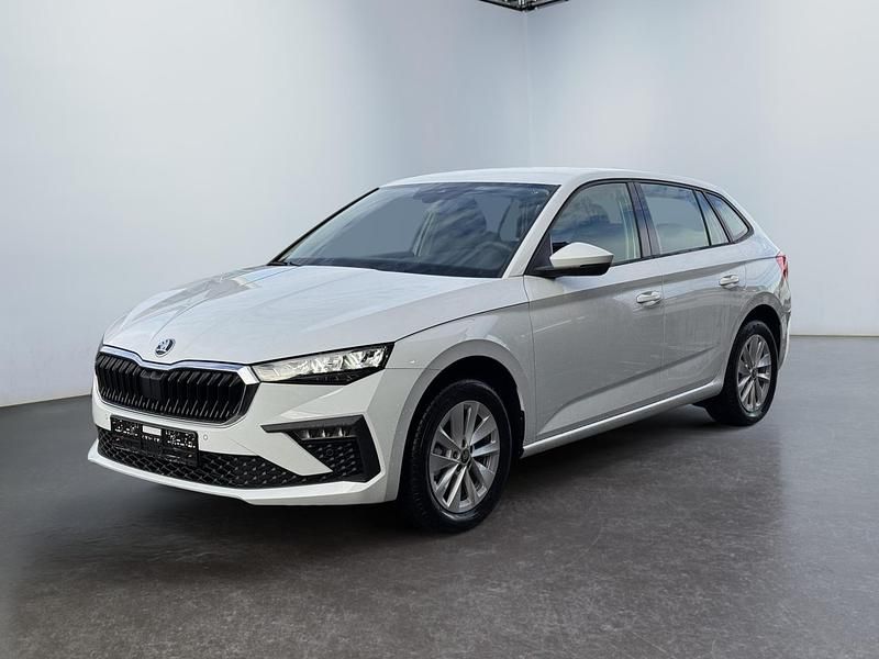 Neu Skoda Scala Selection 116 PS (85 kW) 2025 Moonweis metallic Kleinwagen