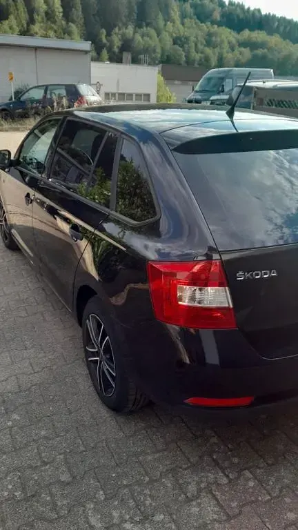 Gebraucht Skoda Rapid Active 90 PS (66 kW) 2014 Schwarz Kleinwagen