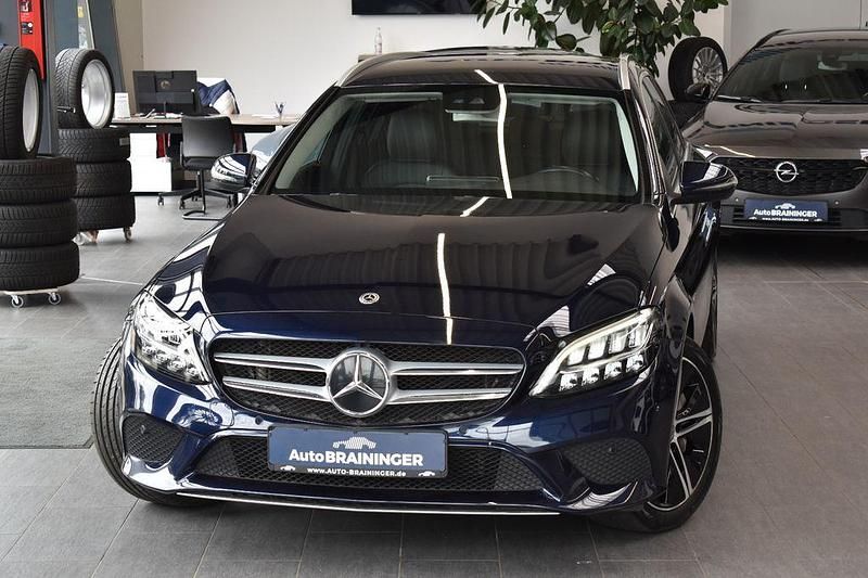 Blau Gebraucht 2020 Mercedes C300e Avantgarde Limousine | 21.950 € (Guter Preis) - Bild 1/4