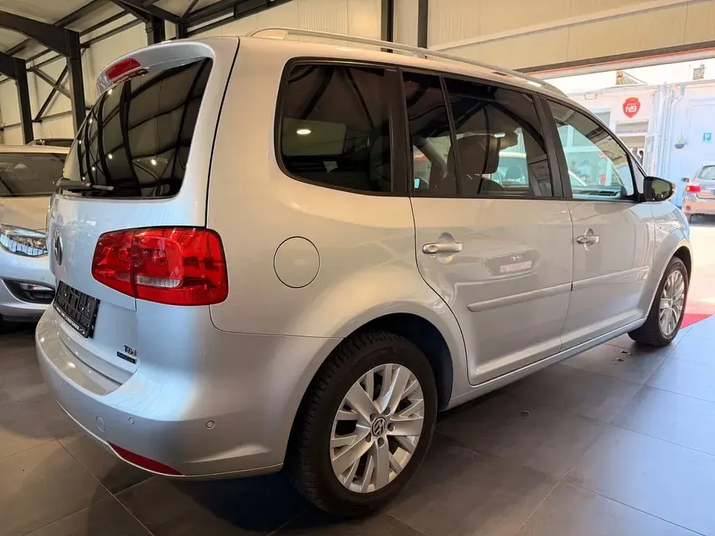 Gebraucht VW Touran Life 105 PS (77 kW) 2013 Silber Van / Kleinbus