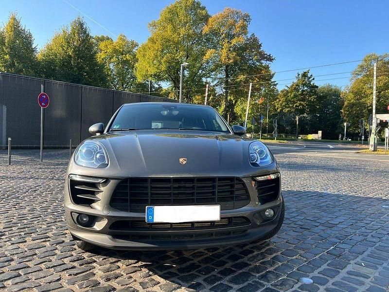 Grau Gebraucht 2017 Porsche Macan S SUV | 31.200 € (Fairer Preis) - Bild 1/4