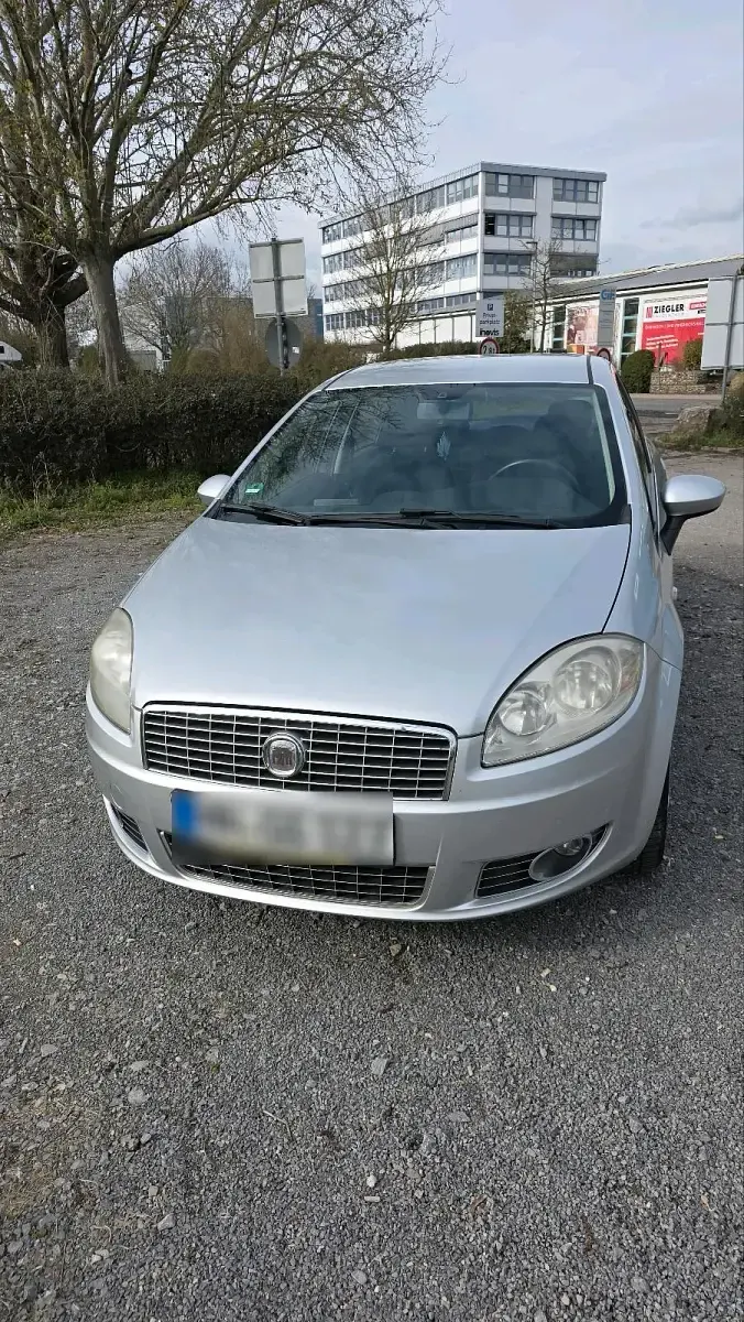 Gebraucht Fiat Linea 77 PS (56 kW) 2008 Silber Limousine