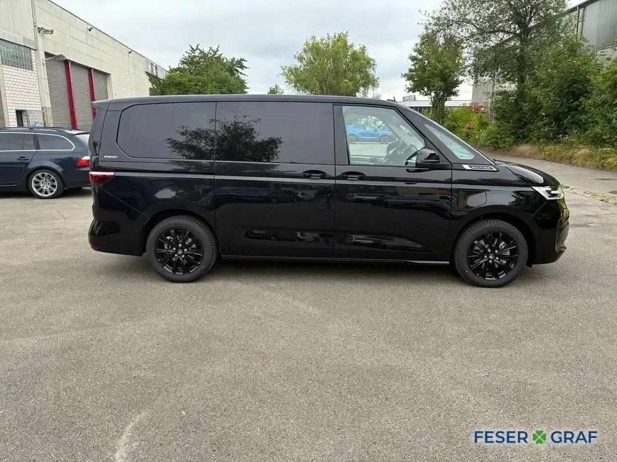 Neu VW Multivan 177 PS (130 kW) 2026 Deep black perleffekt Van / Kleinbus