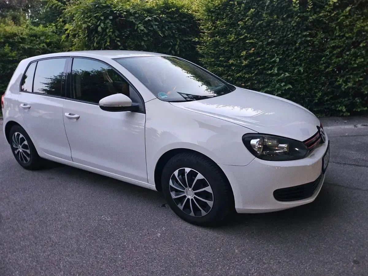 Gebraucht VW Golf VI Edition 80 PS (58 kW) 2009 Weiß Kleinwagen