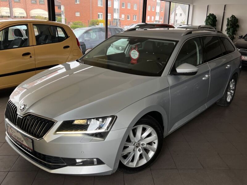 Silber Gebraucht 2018 Skoda Superb Premium Edition Kombi | 17.900 € (Etwas zu teuer) - Bild 1/4