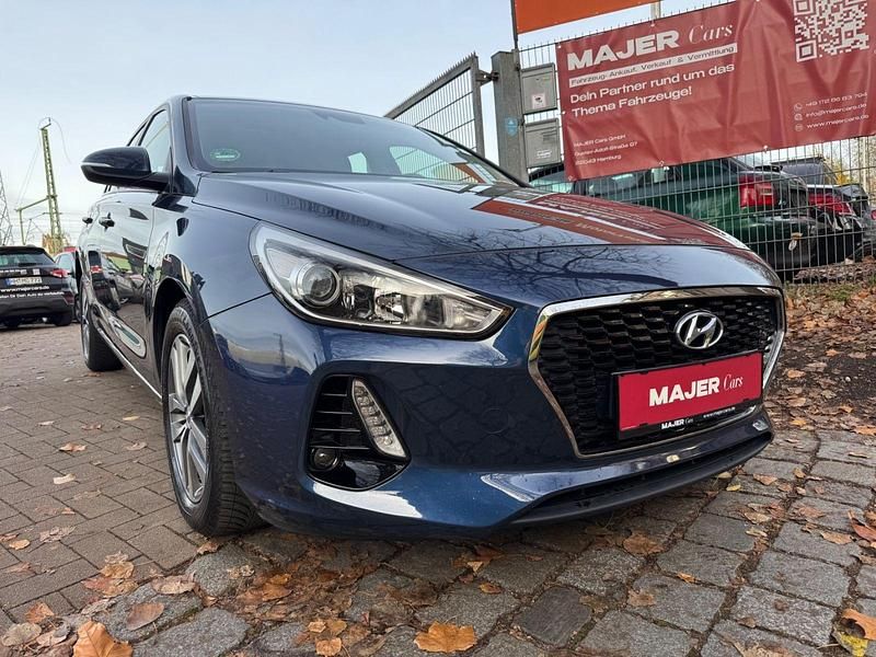 Blau Gebraucht 2018 Hyundai i30 Trend Limousine | 13.900 € (Guter Preis) - Bild 1/3