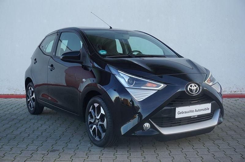 Schwarz Gebraucht 2020 Toyota Aygo X-play Kleinwagen | 9.590 € (Guter Preis) - Bild 1/4