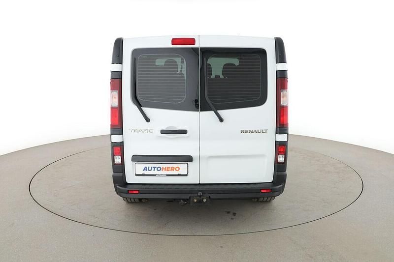 Second-hand Renault Trafic Expression 146 CP (107 kW) 2017 Alb Monovolum