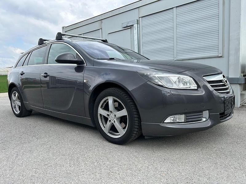 Grau Gebraucht 2011 Opel Insignia Sport Kombi | 1.990 € (Superpreis) - Bild 1/4