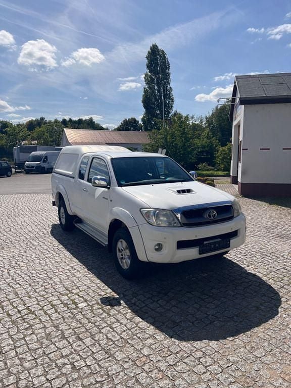 Weiß Gebraucht 2011 Toyota HiLux Life Abholung | 13.000 € (Fairer Preis) - Bild 1/4