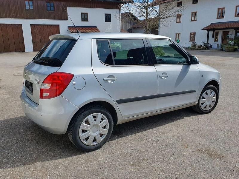 Gebraucht Skoda Fabia Ambiente 86 PS (63 kW) 2009 Silber Kleinwagen