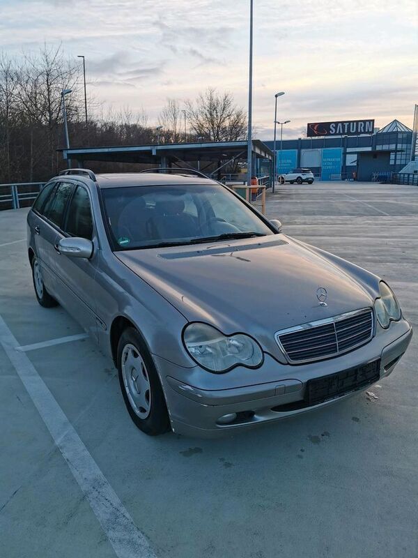 Gebraucht Mercedes C220 Classic 143 PS (105 kW) 2003 Andere außenfarben Kombi