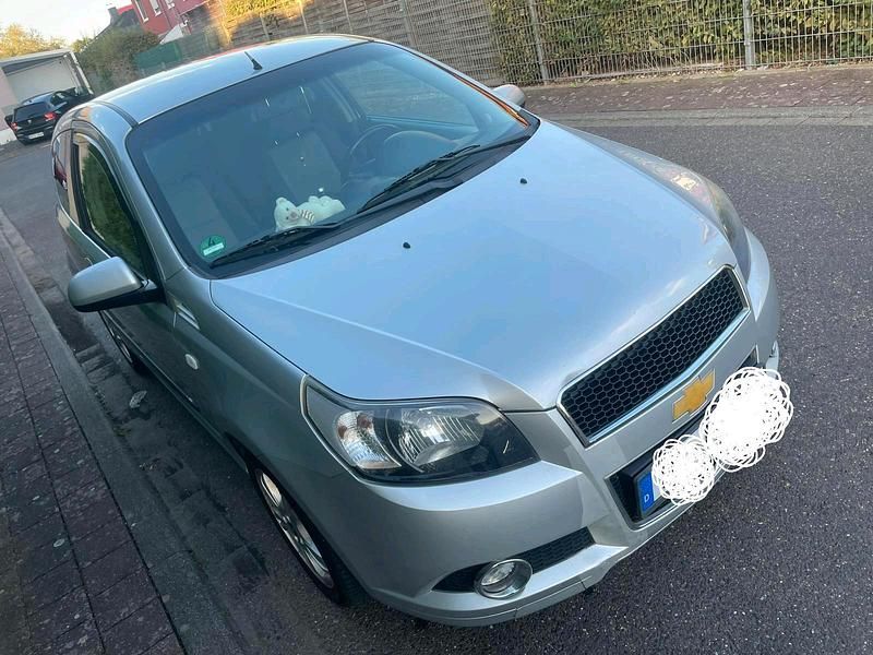 Gebraucht Chevrolet Aveo 101 PS (74 kW) 2011 Silber Kleinwagen