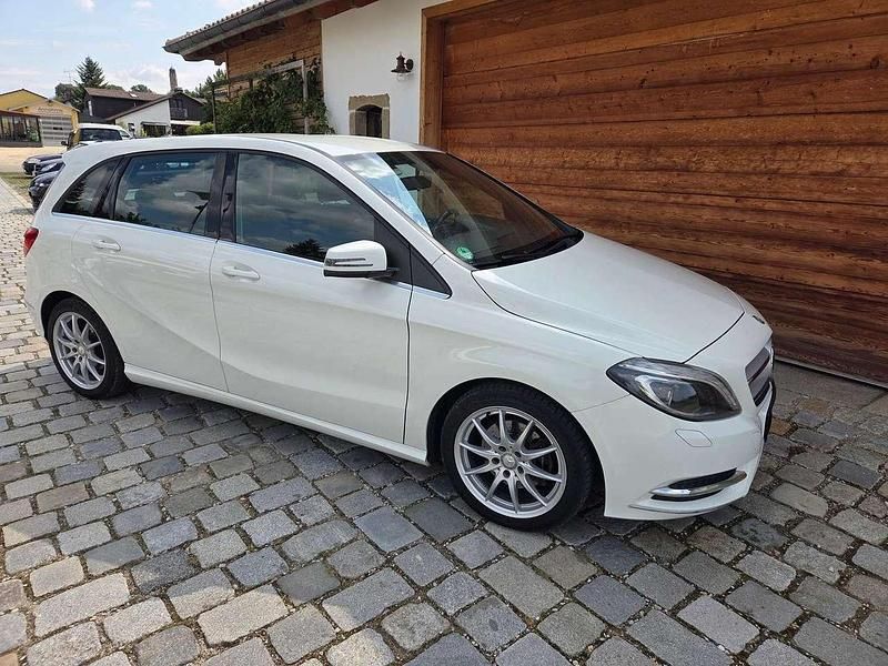 Gebraucht Mercedes B180 122 PS (89 kW) 2013 Calcitweiss  unilack Van / Kleinbus