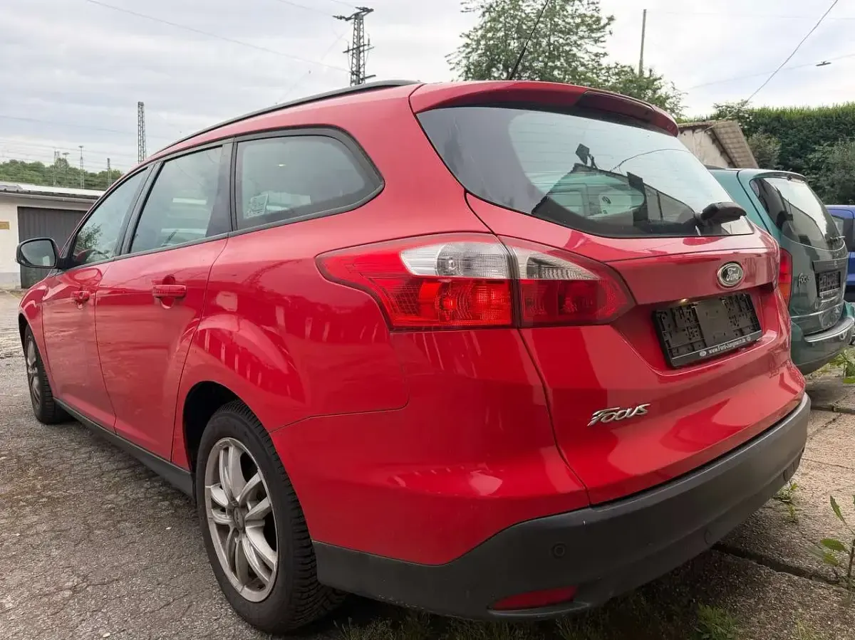 Gebraucht Ford Focus Trend 150 PS (110 kW) 2011 Coloradorot Kombi