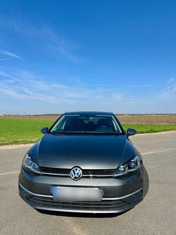 Gebraucht VW Golf VII Sound 110 PS (80 kW) 2018 Grau Kleinwagen