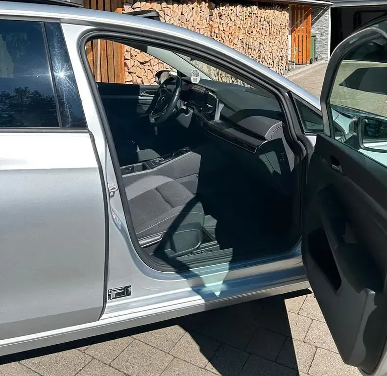 Gebraucht VW Golf VII Active 150 PS (110 kW) 2021 Silber Kleinwagen