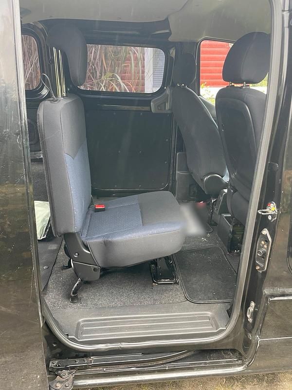 Gebraucht Nissan NV200 90 PS (66 kW) 2011 Schwarz Van / Kleinbus