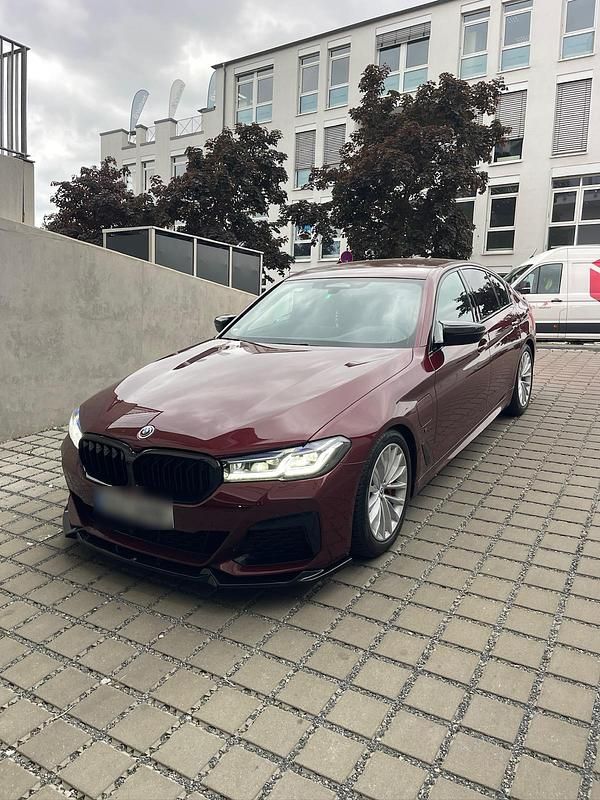 Gebraucht BMW 530e 292 PS (214 kW) 2022 Rot Limousine