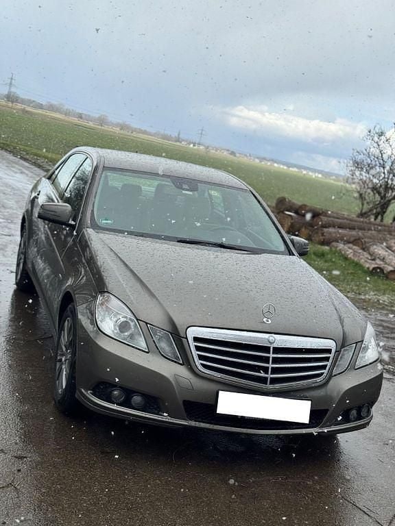 Gebraucht Mercedes E220 170 PS (125 kW) 2010 Grau Limousine