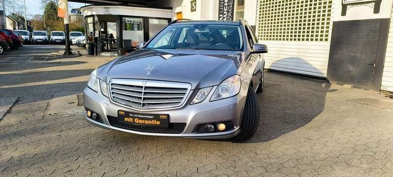 Palladiumsilber metalliclack Gebraucht 2010 Mercedes E250 Kombi | 12.500 € (Fairer Preis) - Bild 1/4