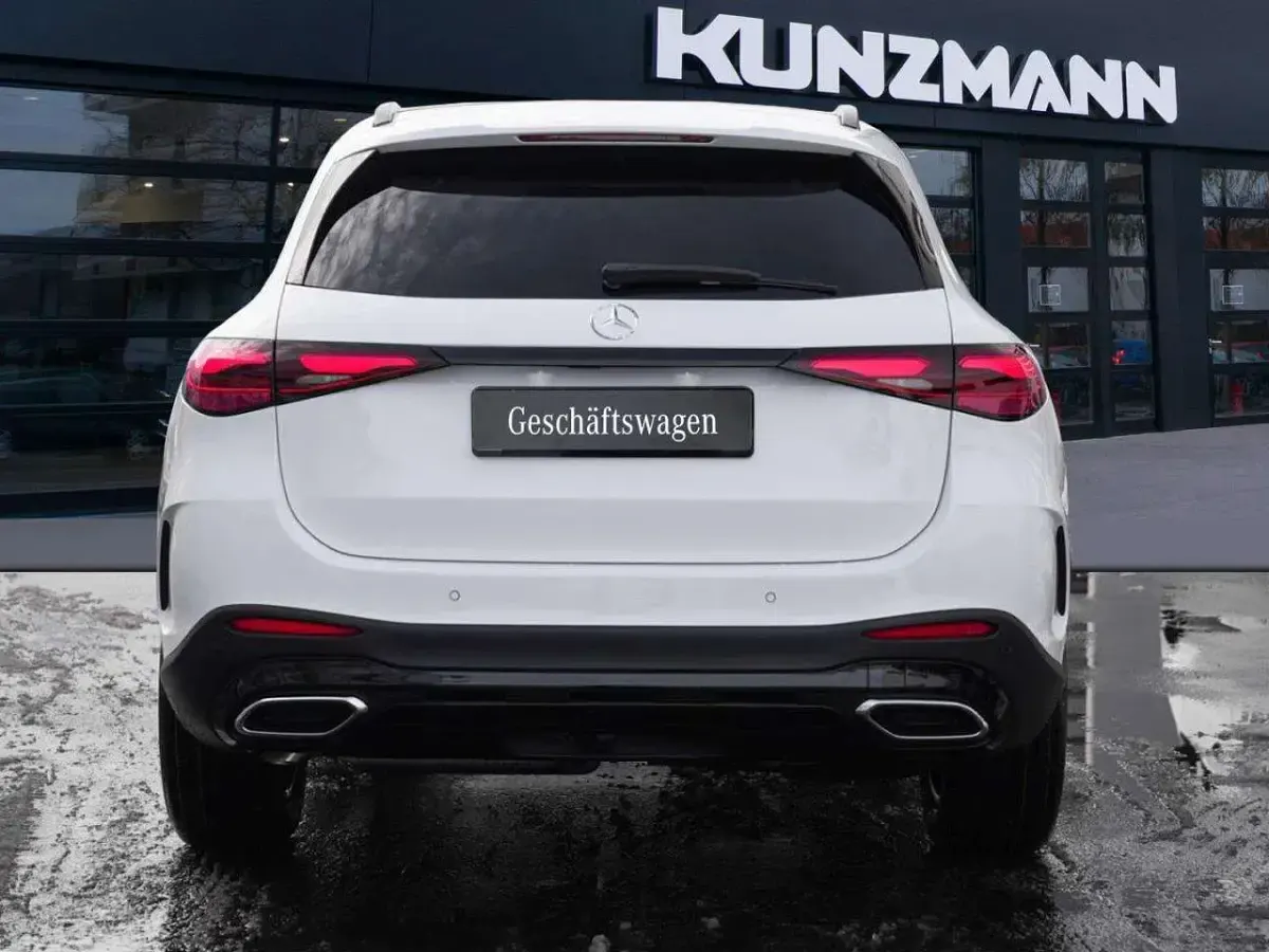 Gebraucht Mercedes GLC220 AMG 197 PS (144 kW) 2026 Polarweiß SUV