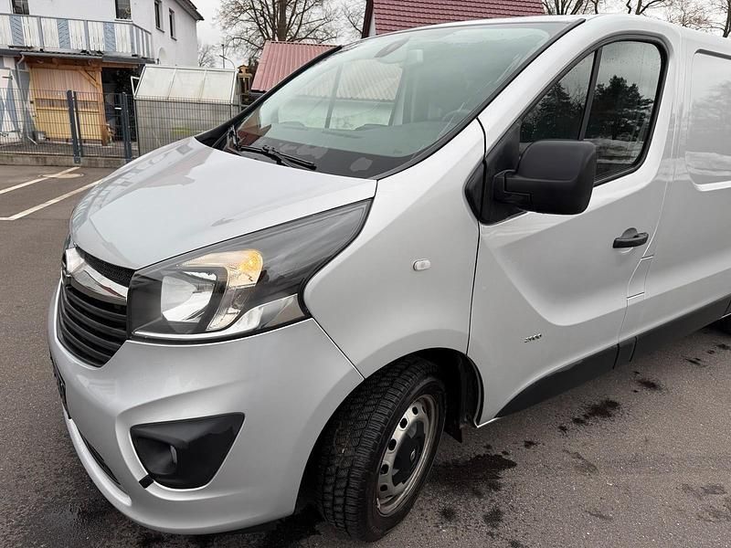 Gebraucht Opel Vivaro 120 PS (88 kW) 2015 Silber Van / Kleinbus