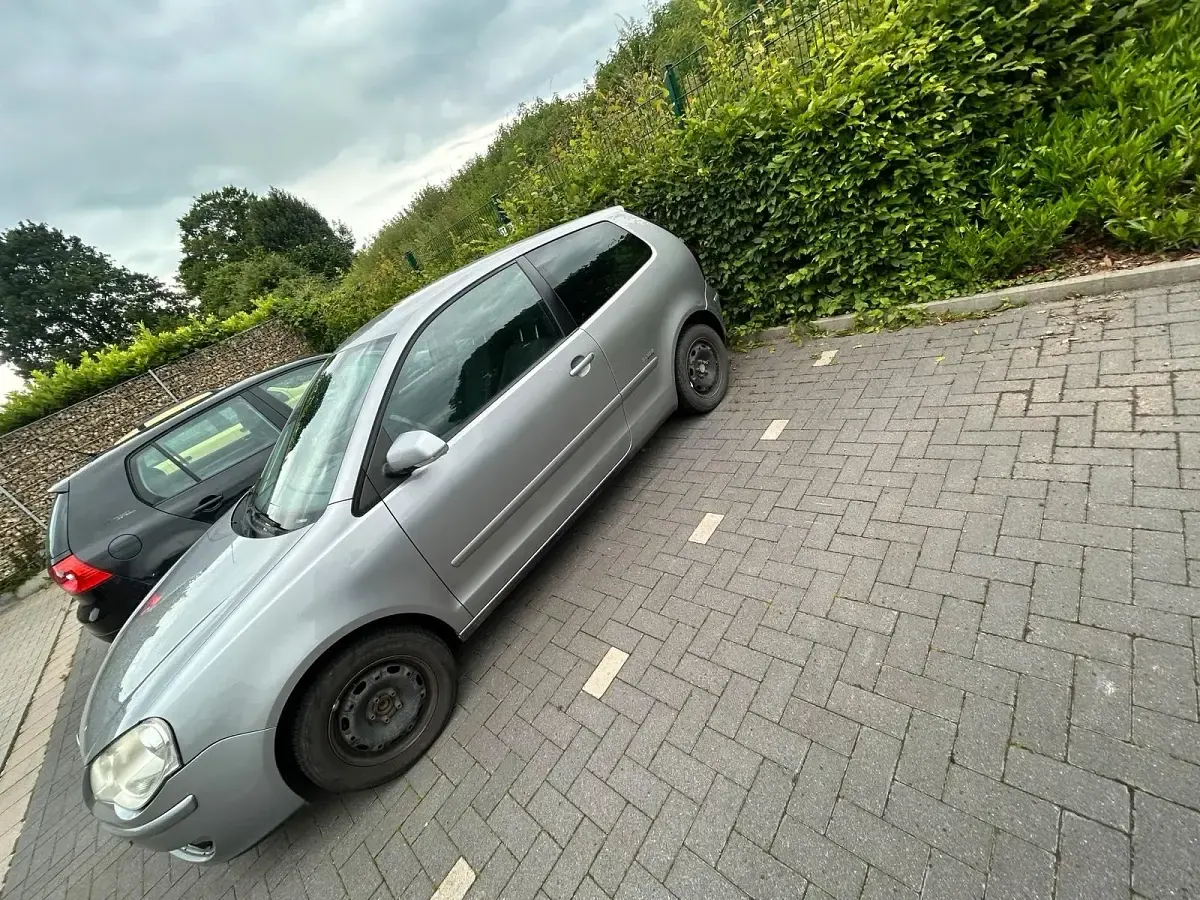 Gebraucht VW Polo 75 PS (55 kW) 2008 Grau Kleinwagen