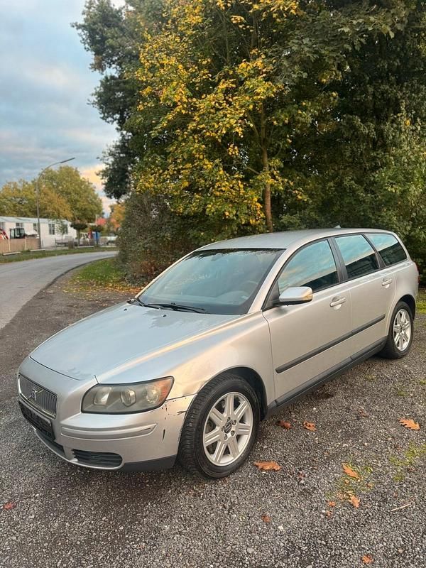 Grau Gebraucht 2005 Volvo V50 Kombi | 2.150 € (Guter Preis) - Bild 1/4