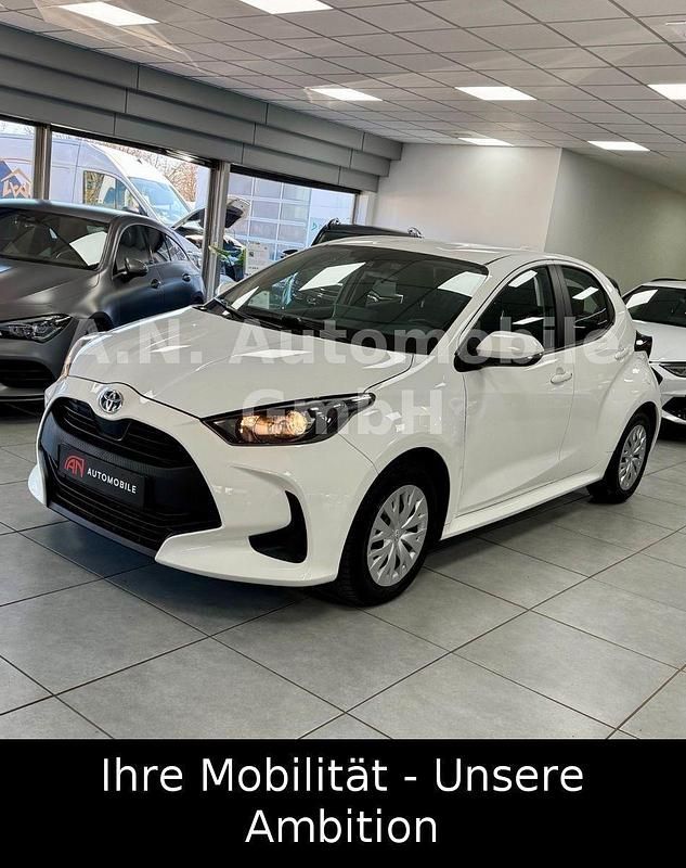 Gebraucht Toyota Yaris Hybrid Comfort 92 PS (67 kW) 2022 Weiß Kleinwagen
