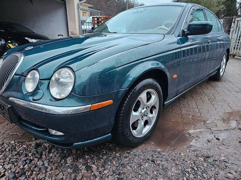 Grün Gebraucht 2002 Jaguar S-Type Executive Limousine | 1.390 € (Fairer Preis) - Bild 1/4