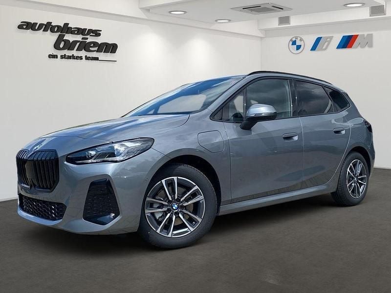 Skyscraper grau metallic Neu 2025 BMW 225 Active Tourer Performance Van / Kleinbus | 49.928 € (Etwas zu teuer) - Bild 1/4