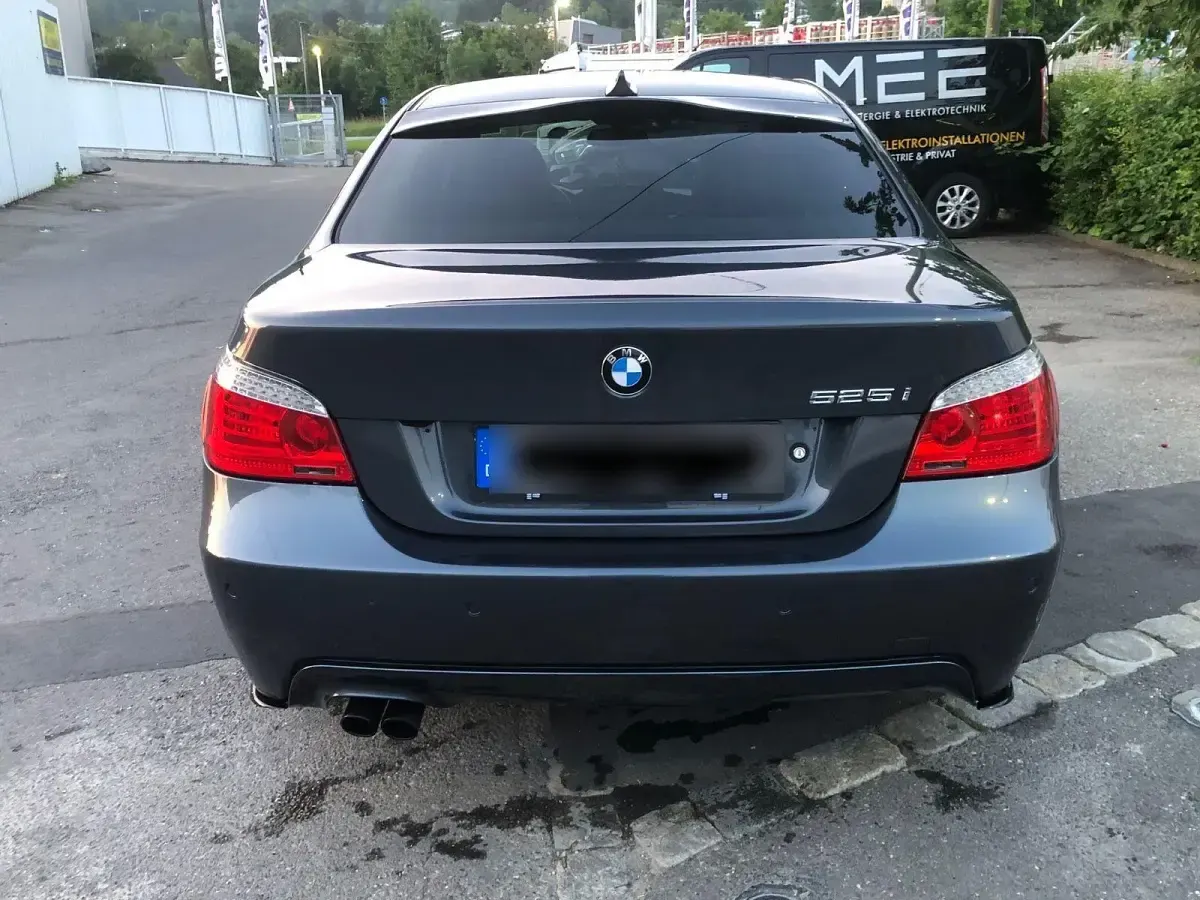 Gebraucht BMW 525 M Sport 272 PS (200 kW) 2008 Grau Limousine