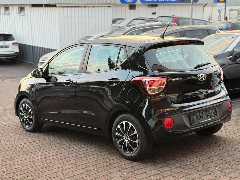 Gebraucht Hyundai i10 Classic 67 PS (49 kW) 2018 Schwarz Kleinwagen