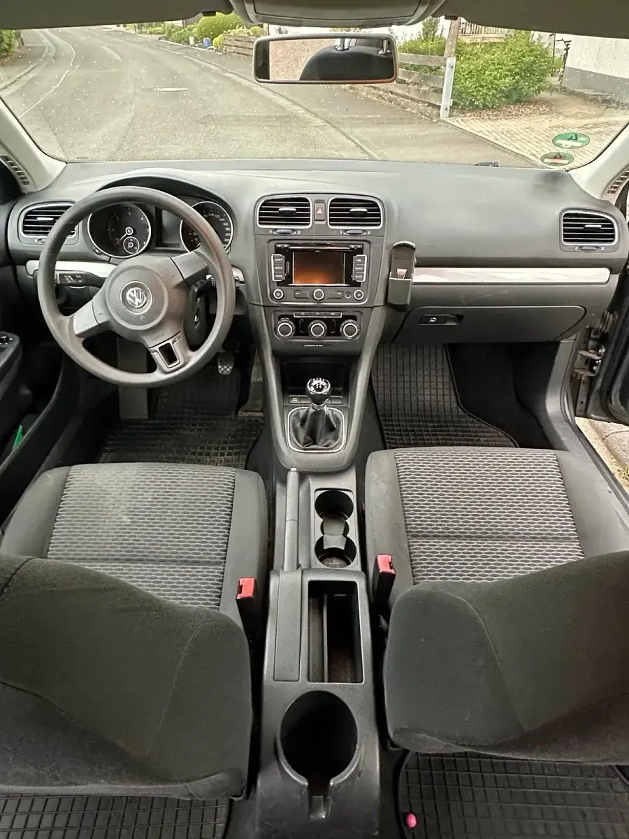 Second-hand VW Golf VI 105 CP (77 kW) 2010 Argintiu Hatchback