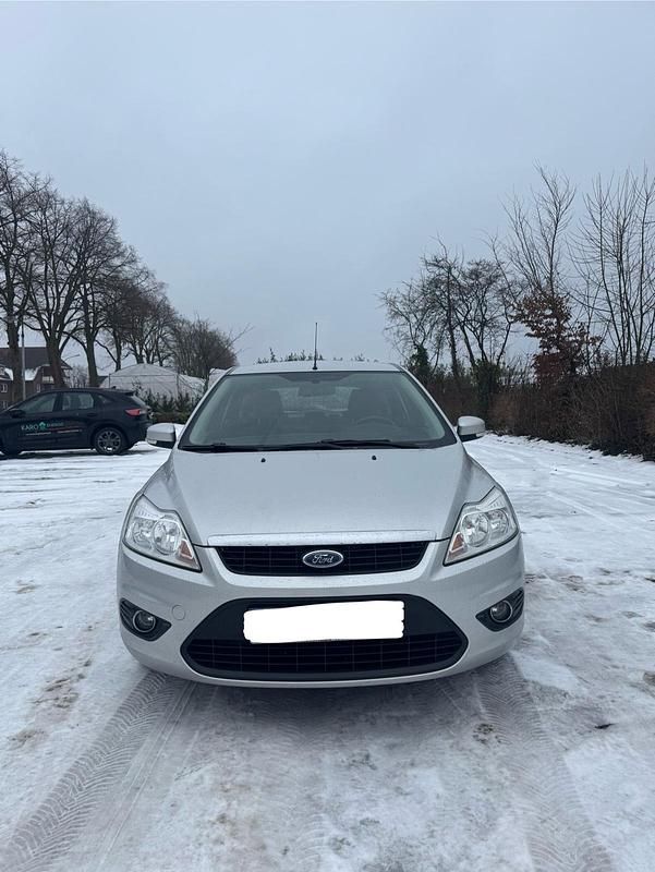 Gebraucht Ford Focus 101 PS (74 kW) 2010 Silber Limousine