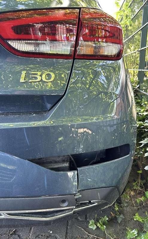 Grau Gebraucht 2024 Hyundai i30 Trend Kleinwagen | 16.499 € (Superpreis) - Bild 1/2